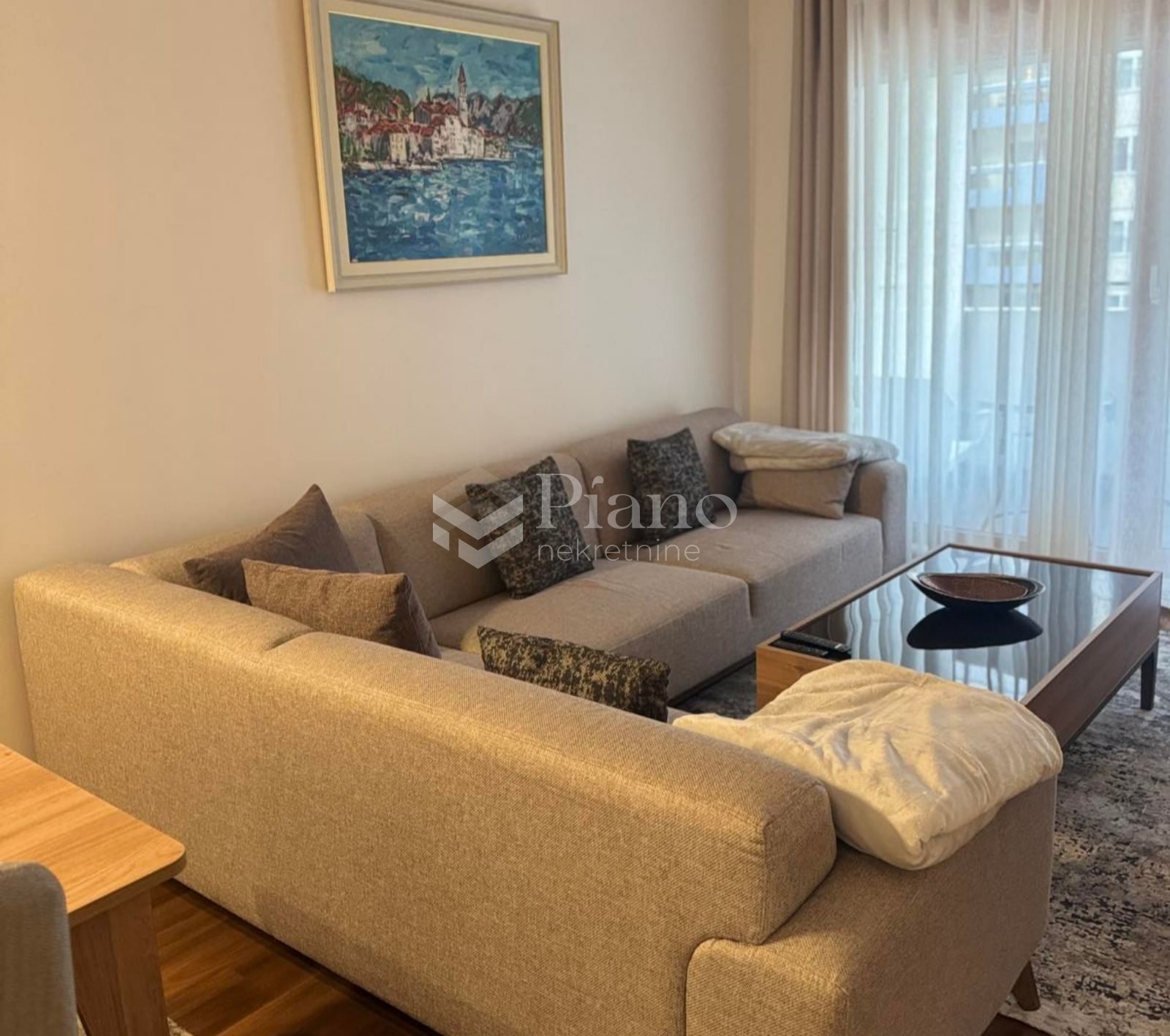 Namješten dvosoban stan, Master Kvart