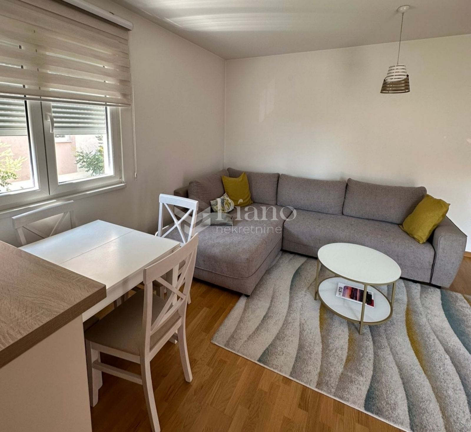 Namješten jednosoban stan, Dalmatinska