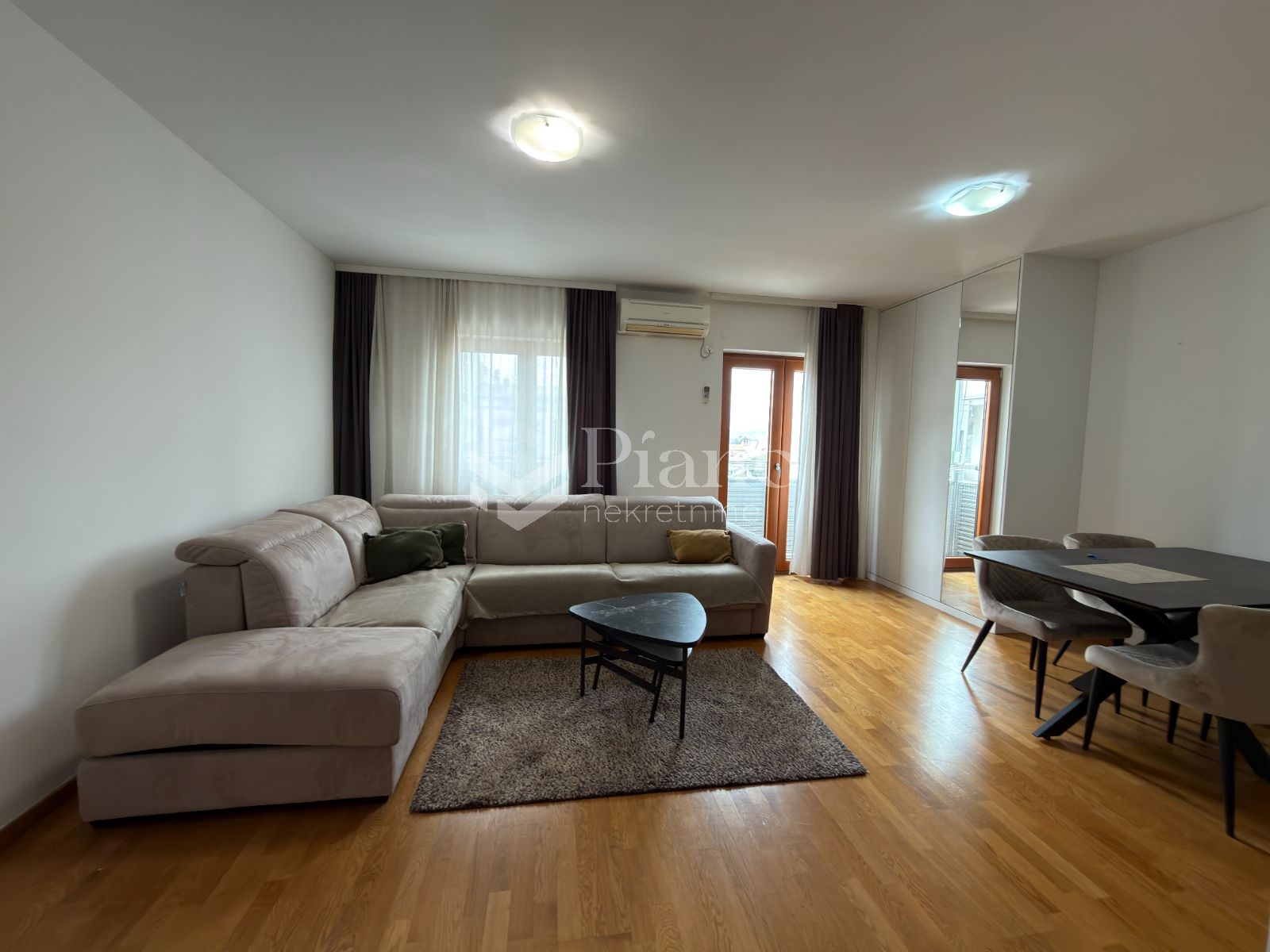 Furnished studio apartment, Tološki apartmani