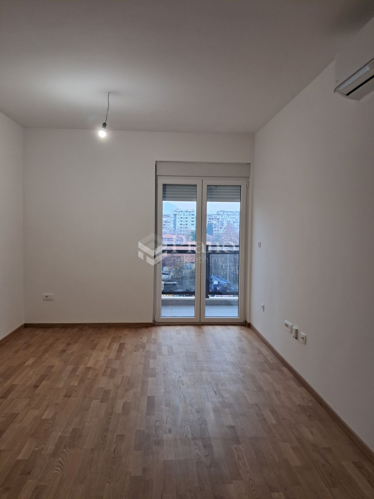 Jednosoban polunamješten stan, Zabjelo