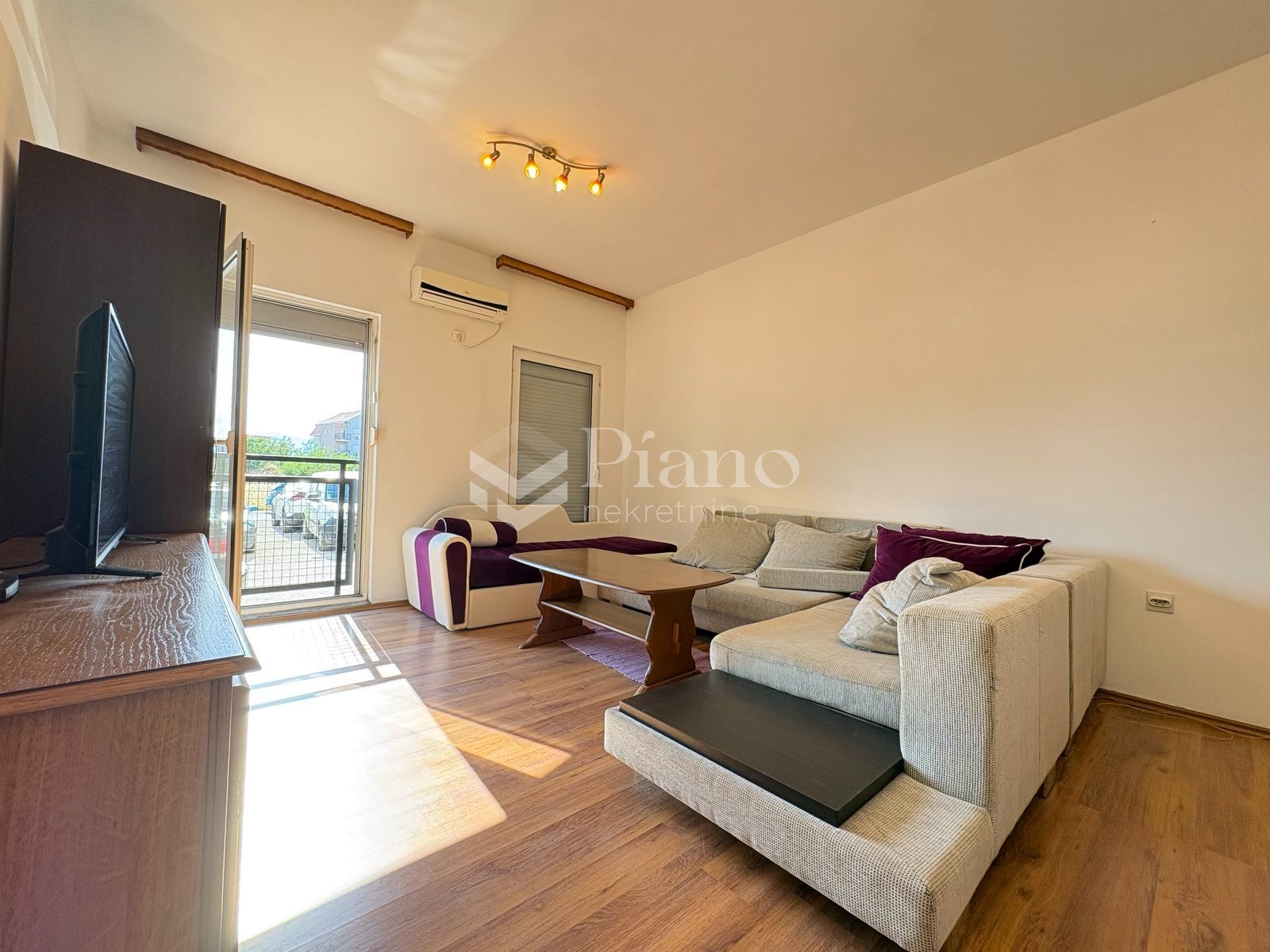 Furnished studio apartment, Central Point