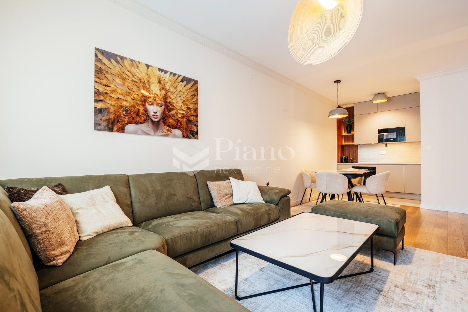 Namješten jednosoban stan, Central Point